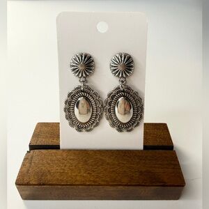 🚨3 for $15🚨 Silver-tone Dangle Earrings